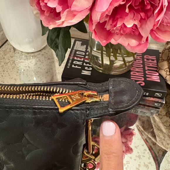 AUTHENTIC Louis Vuitton Coussin PM Handbag Lambskin Black Gold 🖤💛 - Picture 9 of 11